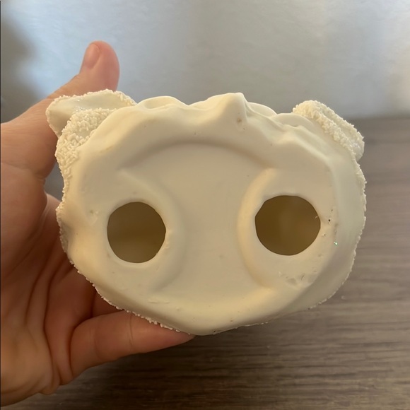 Set of 2 Ceramic Ivory Santa Figurines - Picture 5 of 11